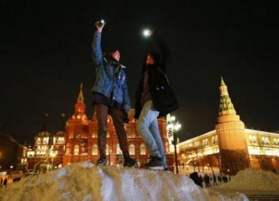 روشن شدن شهرهای روسیه با اعتراضات چراغ قوه ای در حمایت از ناوالنی