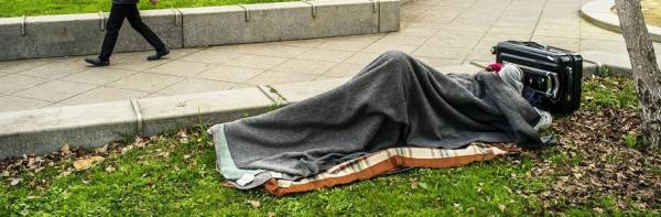 نشستن یا خوابیدن در پیاده روهای این شهر کانادایی ممنوع است