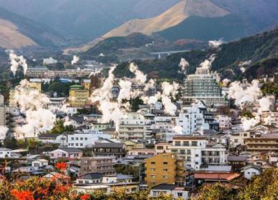 چشمه های آب گرم شهر بپو در ژاپن غربی گردشگران زیادی را جذب می نماید
