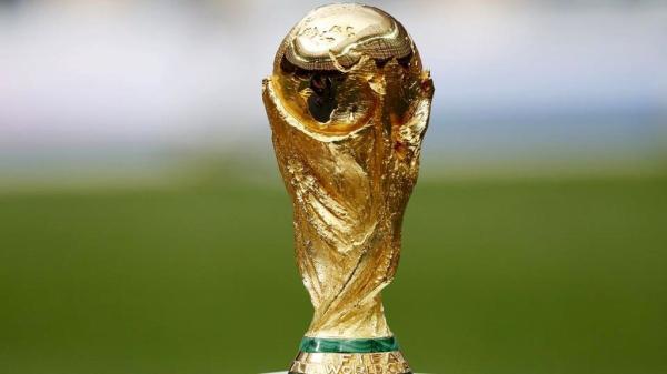 عکس یادگاری زاکانی و تاج با کاپ جام جهانی ، همکاری مشترک عابدزاده و چمران