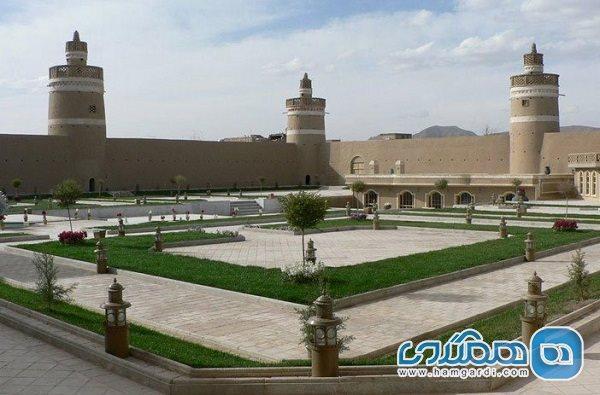 ارگ شیخ بهایی یکی از دیدنی های معروف استان اصفهان به شمار می رود